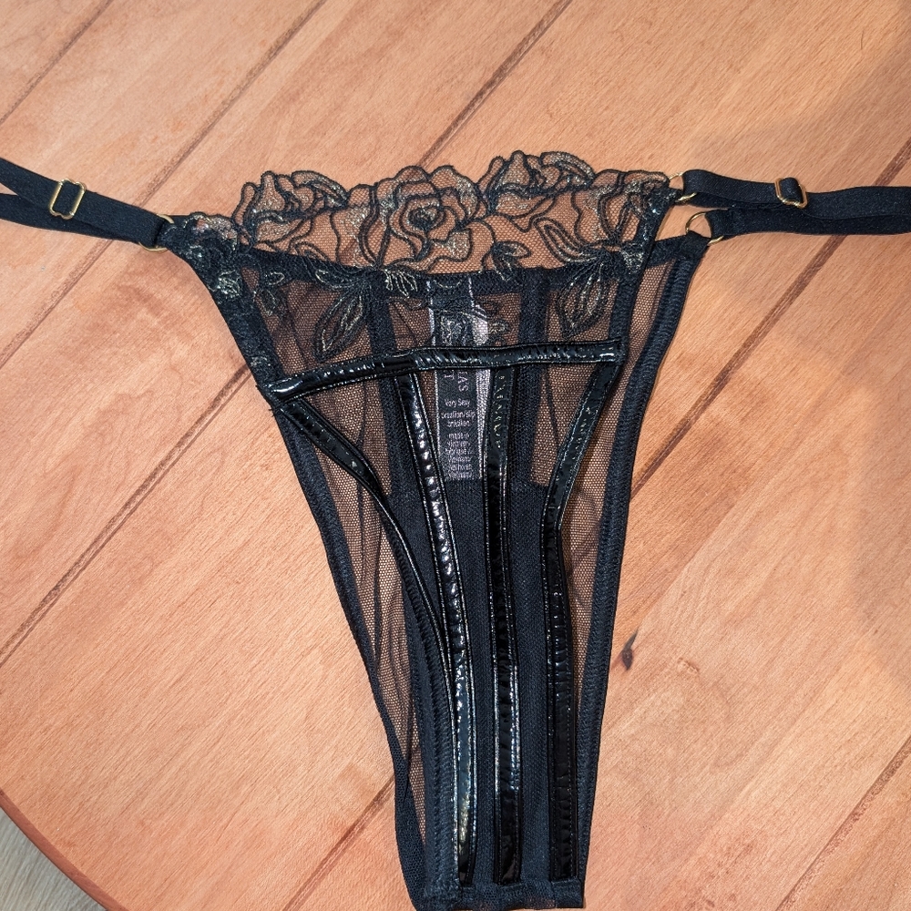 Victoria's Secret VERY SEXY Midnight Affair Embroidery Brazilian Panty XS